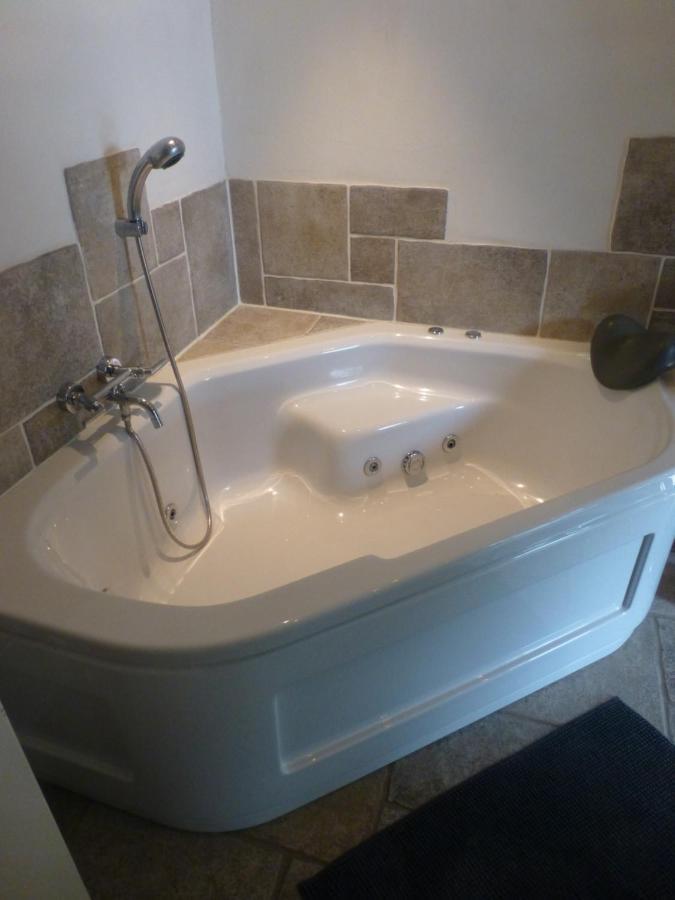 Vakantiehuis Onder De Peppel Met Sauna En Jacuzzi Wijk en Aalburg Eksteriør bilde